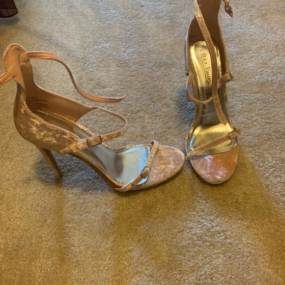 Heels size 9.5 - Picture 3 of 3